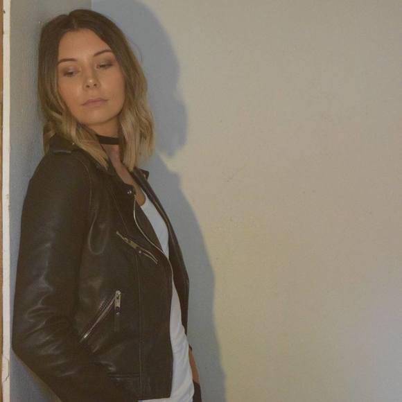 Meet your Posher, Sara - Picture 1 of 1